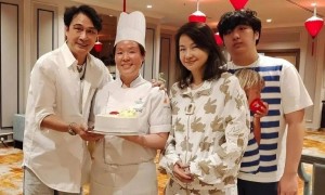 64岁吴镇宇近况曝光！与王丽萍一见钟情，如今17岁儿子费曼引发热议