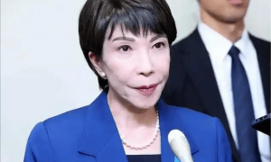 日本右翼集体哑火！解放军给美军前所未有的待遇，高市傻眼了