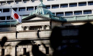 伊朗越打越猛，日本突然打来电话要求放人，结果只换来4个字