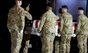 伊朗重型导弹从天而降，重伤美军5架空中加油机，幸存机队紧急撤往欧洲基地！