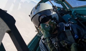 中国战机在万米高空击落“不明飞行物”，凭什么比F-22牛？