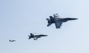 美巡洋舰红海误击友机细节曝光：错把“超级大黄蜂”当胡塞导弹击落